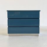 Ensemble de deux tables de chevet italiennes laquées bleues avec détails chromés