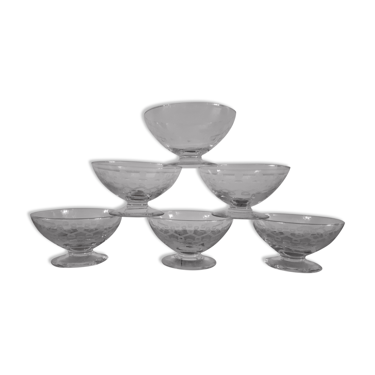 Lot of 6 crystal champagne glasses engraved 30s