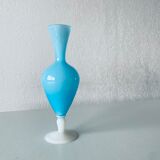 Vase ancien en opaline bleue