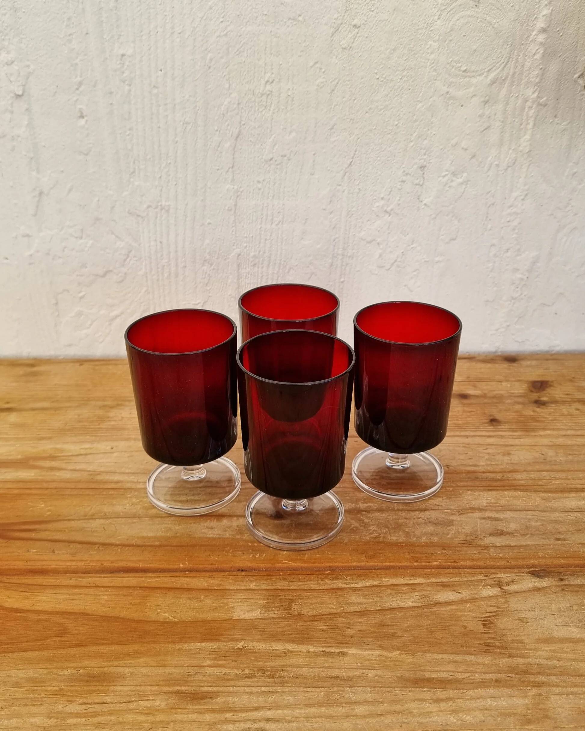 Lot de 4 verres à pied rouges Luminarc modèle Suède