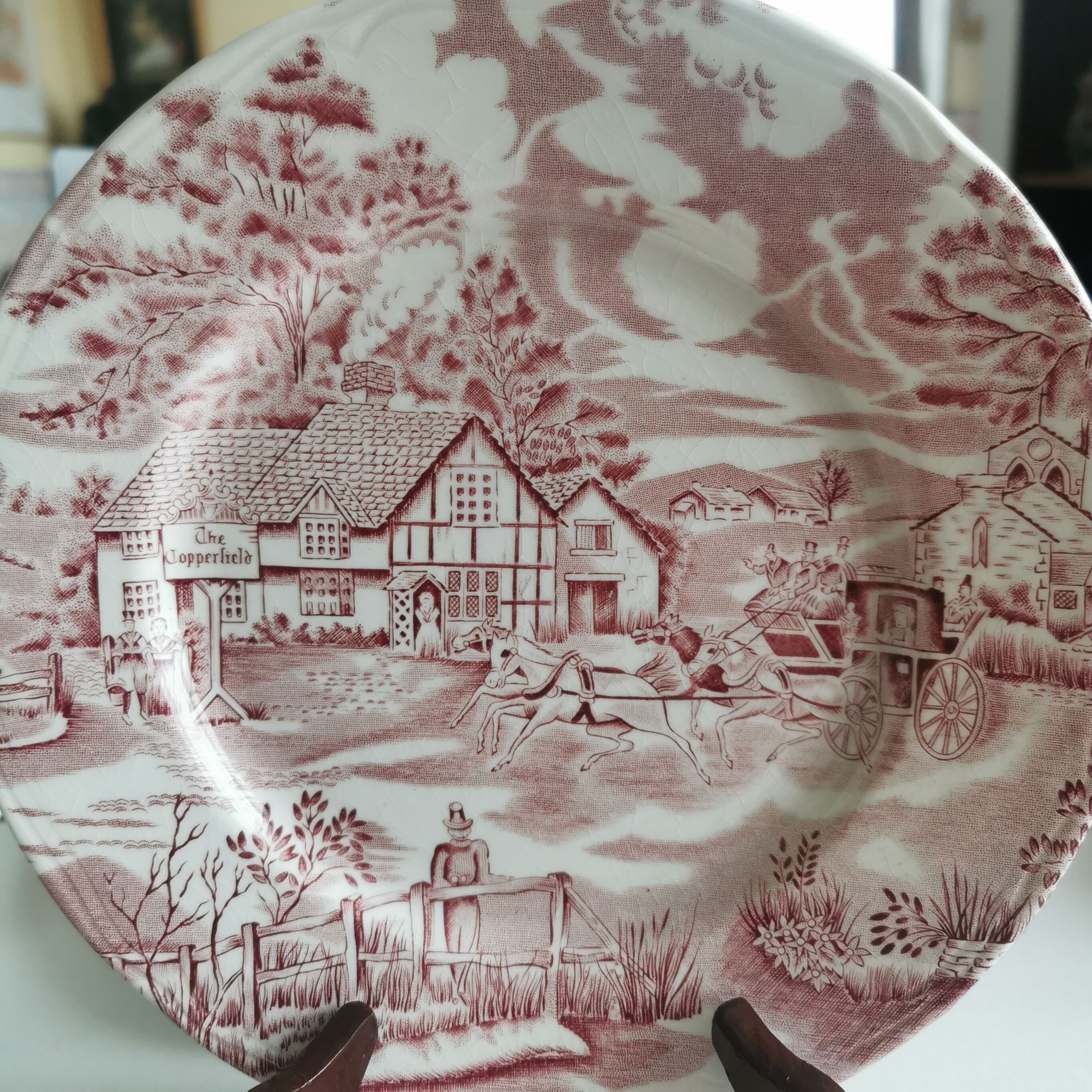 Porcelain flat plate signed Lunéville. French made. "English Style" model.