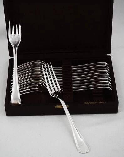 Christofle America 12 dessert forks, 17 cm, silver-plated, excellent condition.
