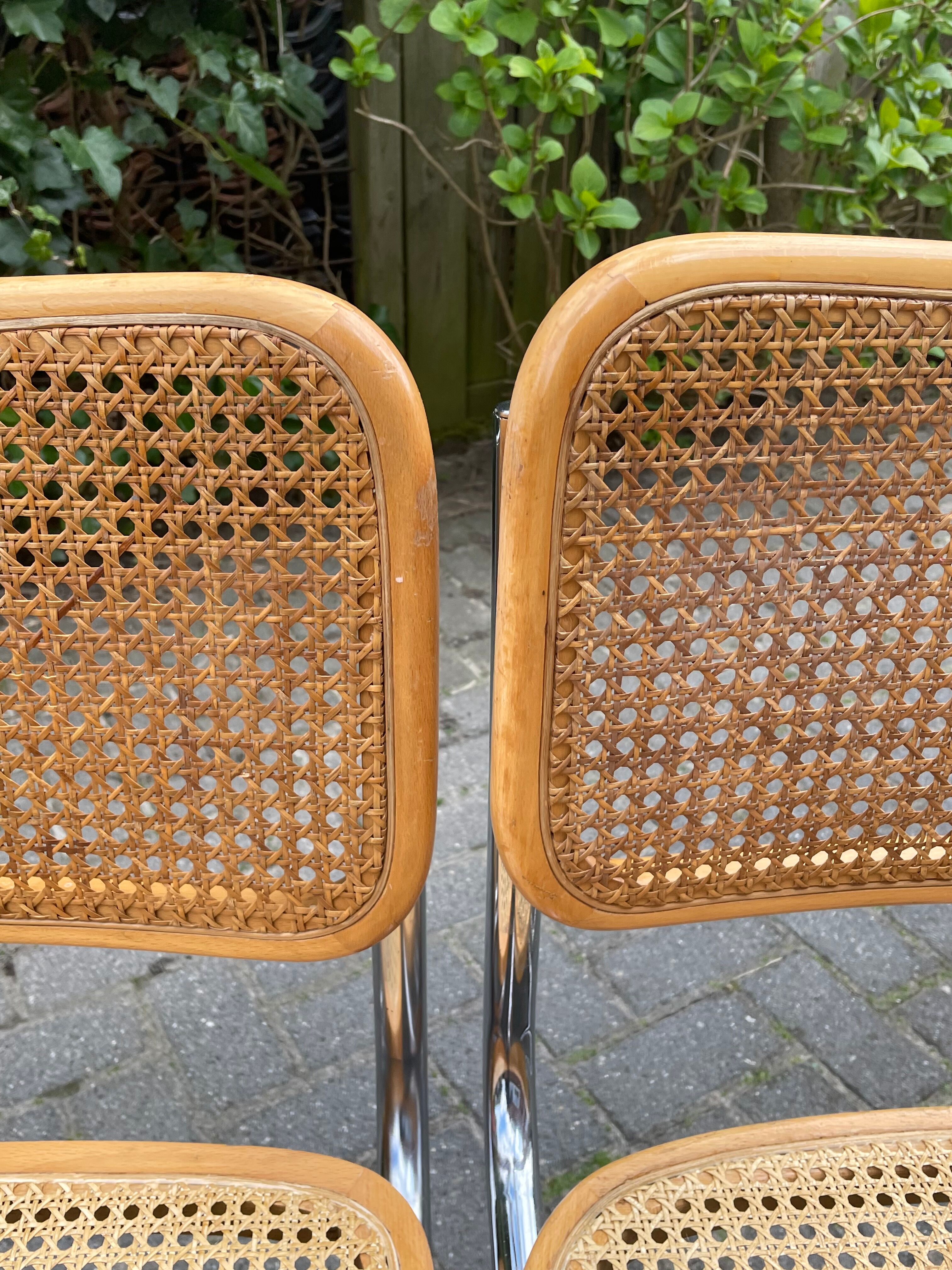 Ensemble de 4 Chaises vintage modèle Cesca B32 en chrome et bois