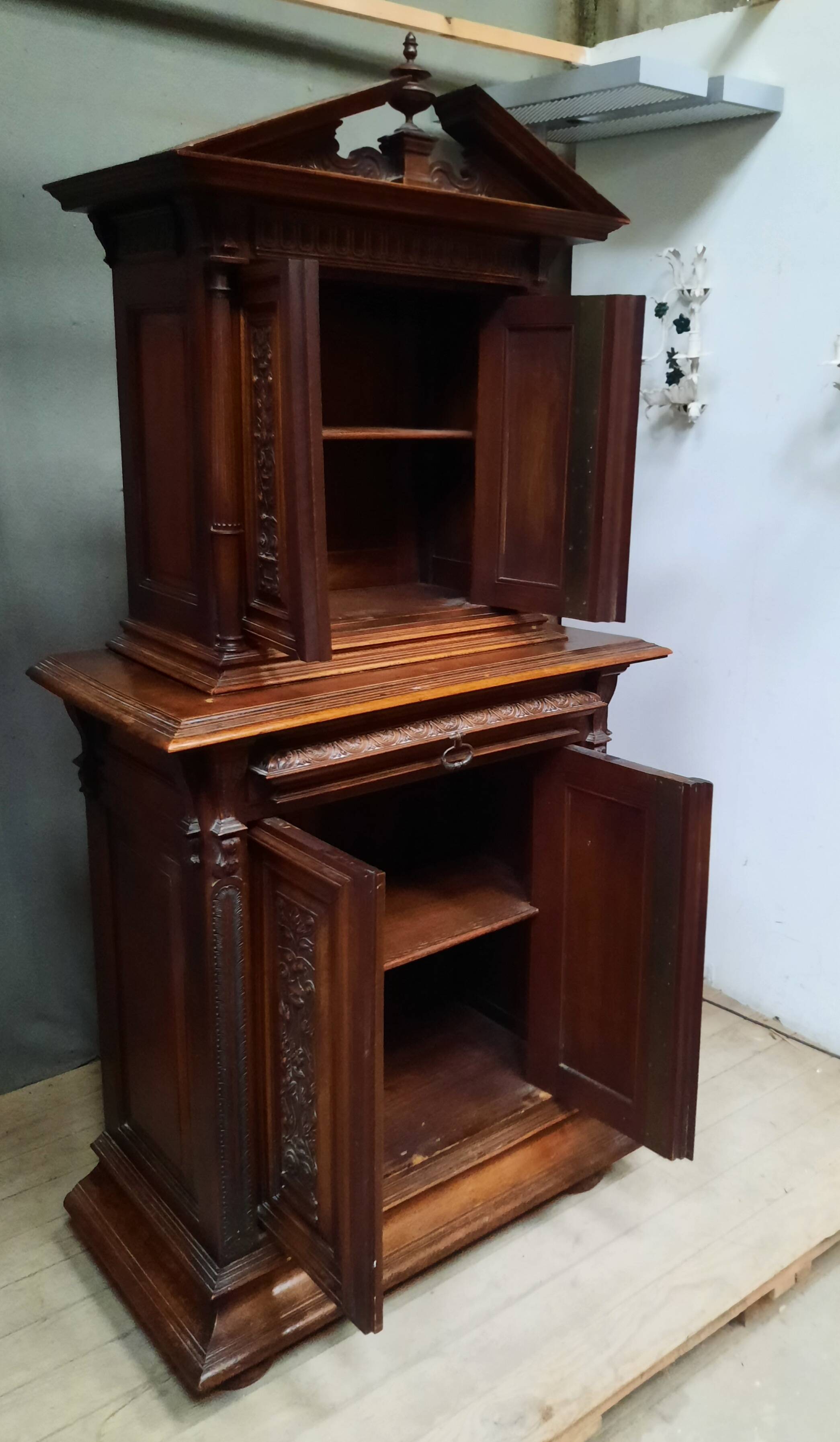 Renaissance style furniture with 4 doors