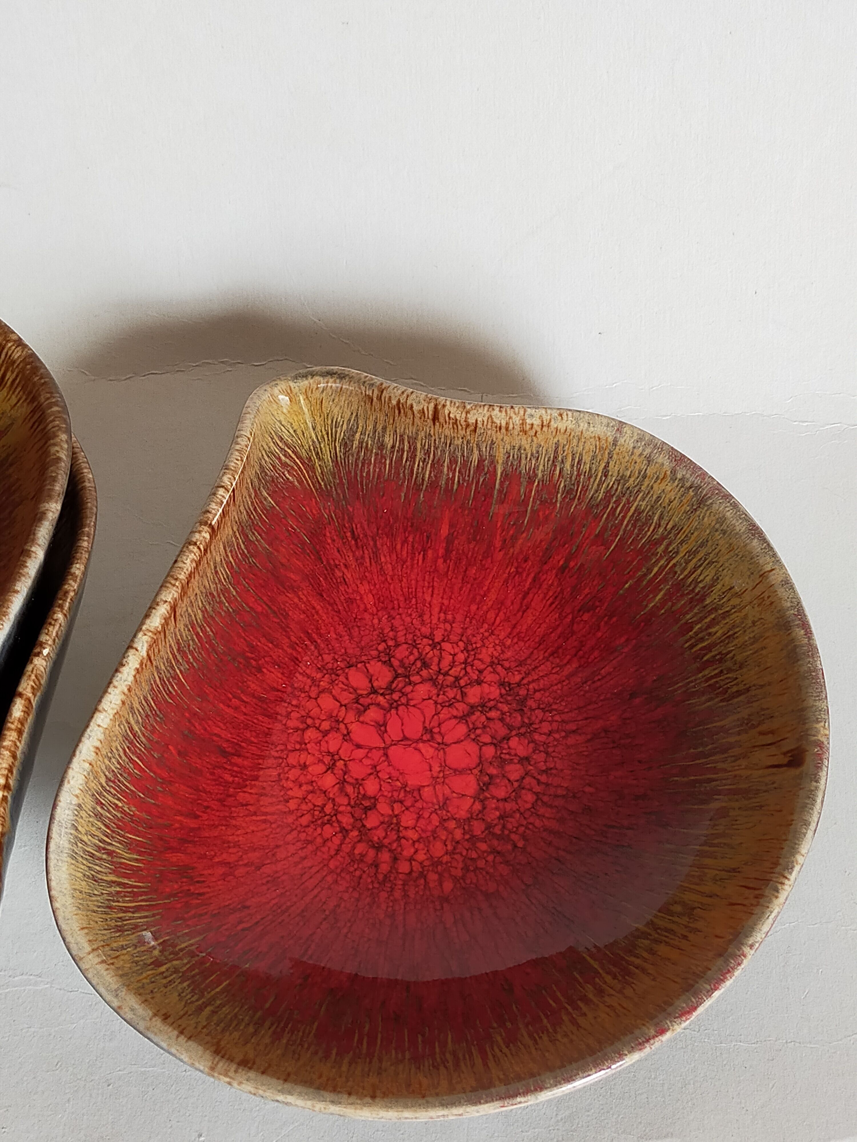 Four bowls free-form cups with French metal enamel