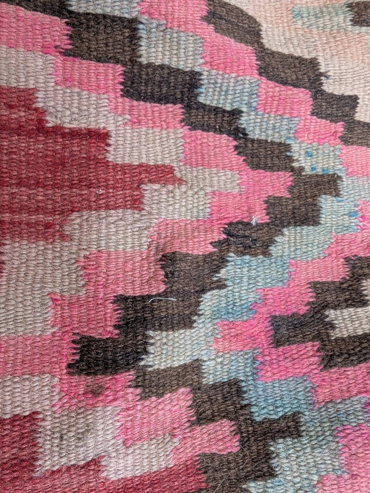 Tapis kilim ancien dans des tons rose