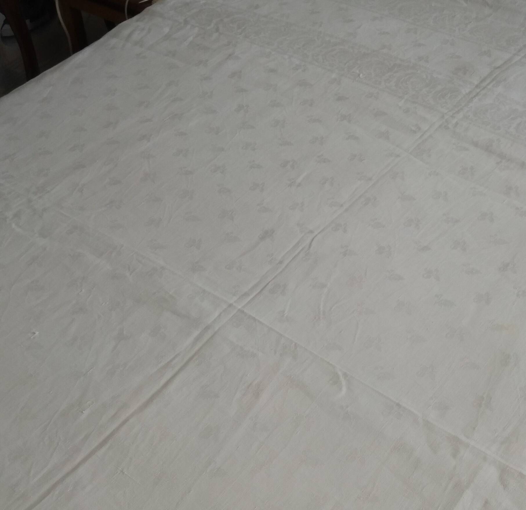 Very large damask tablecloth 5.40 m X 190 m