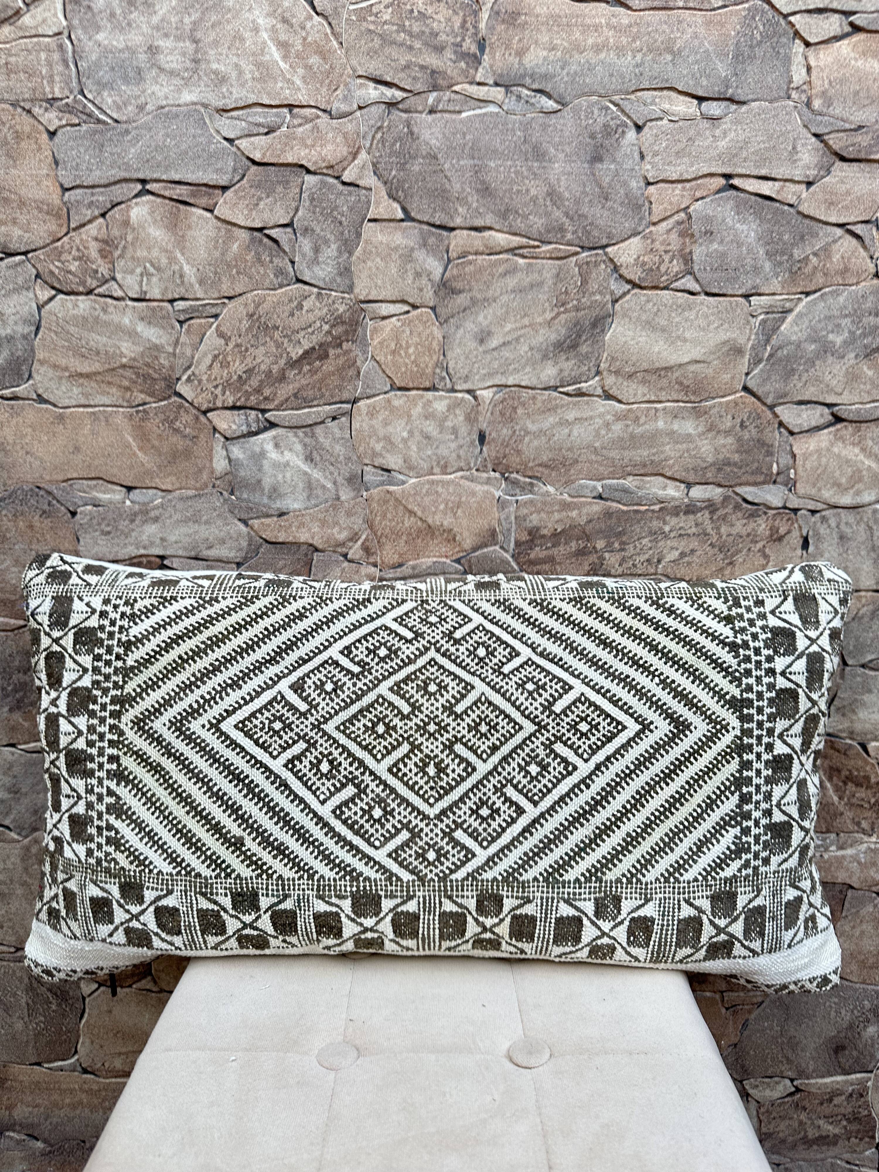 Vintage Moroccan Berber Boujaad pillow