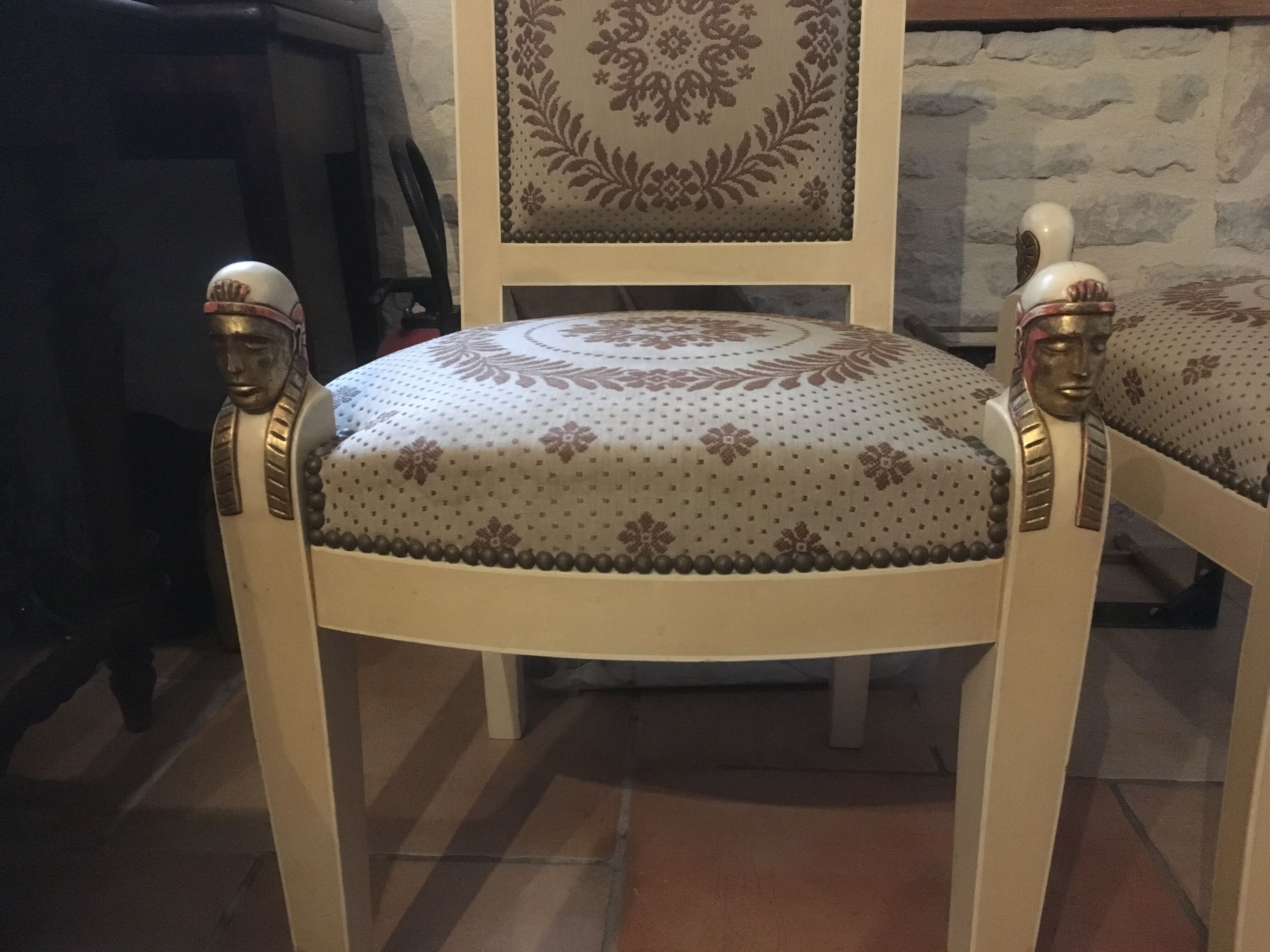 Paire de chaises d'apparat de style égyptien XXème