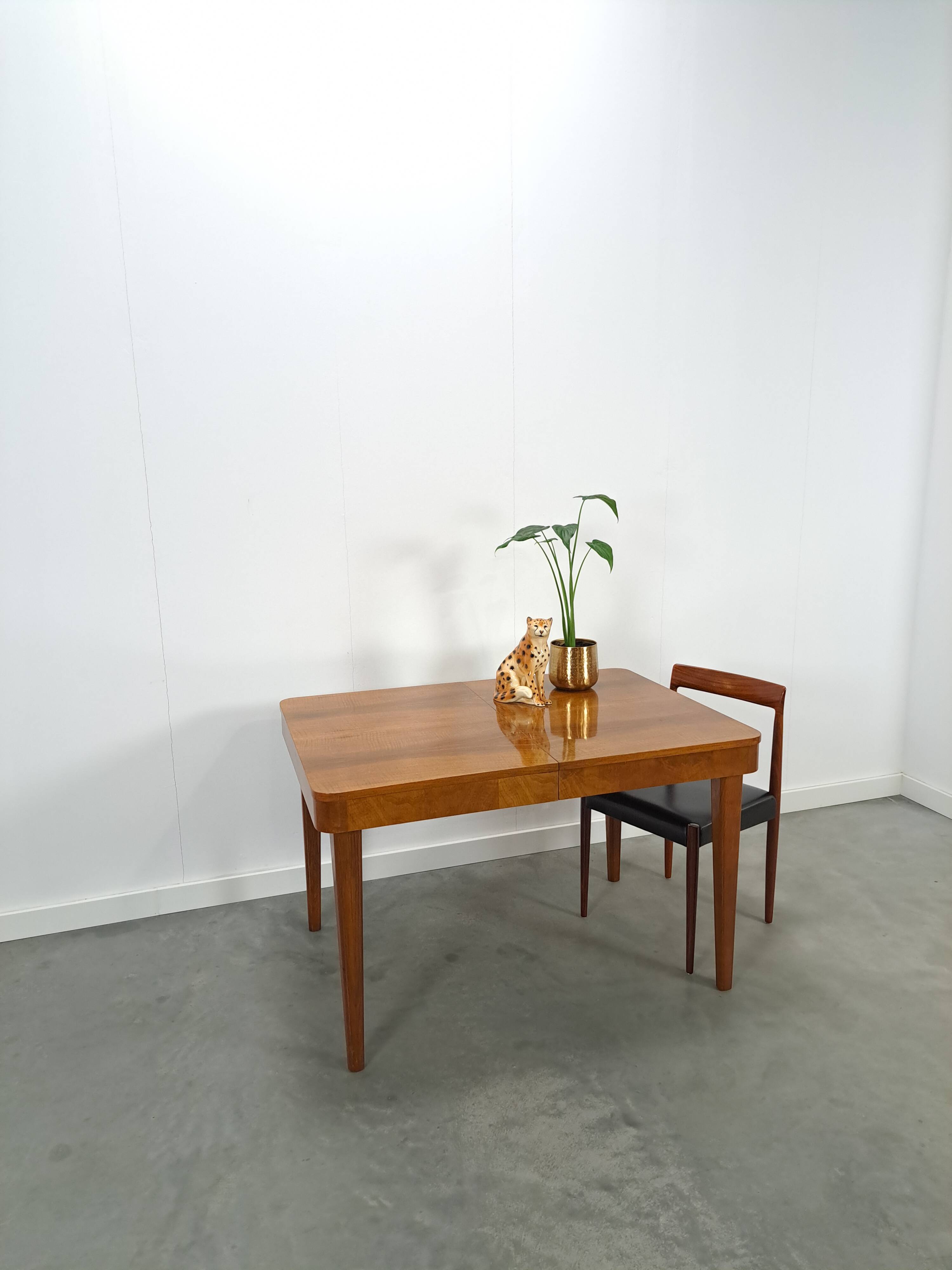 Table de salle à manger extensible design vintage Halabala