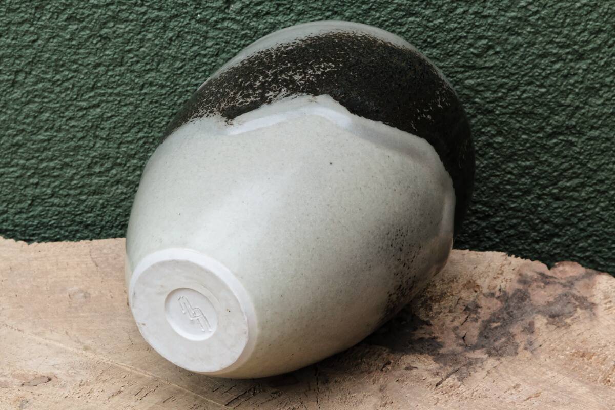 Vase en grés émaillé, glaçures, signé