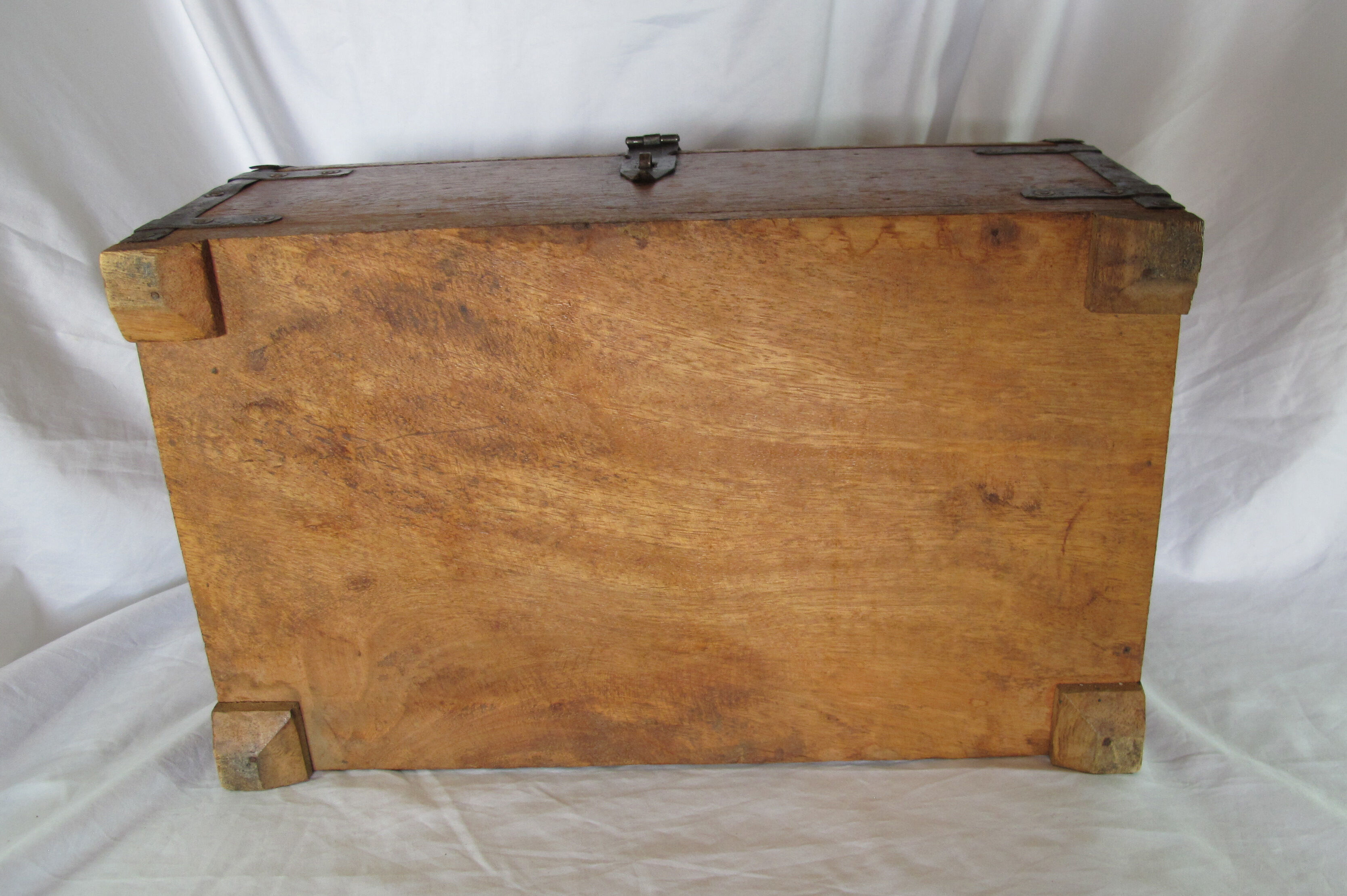 Wooden bottle holder box