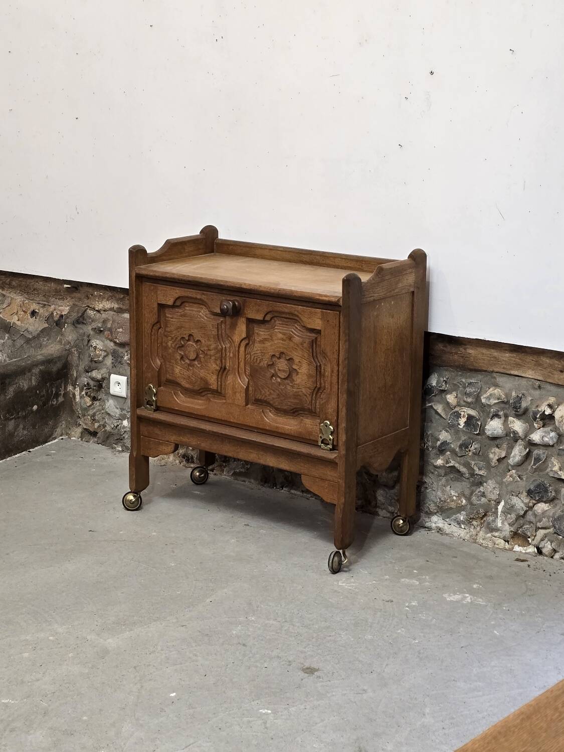 Small sideboard on wheels Guillerme and Chambron