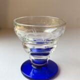 4 anciens verres à liqueur, pieds bleus et verre gravé