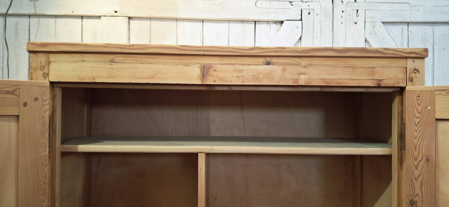 Armoire vintage