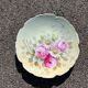Assiette en porcelaine de Limoges à décor peint de fleurs