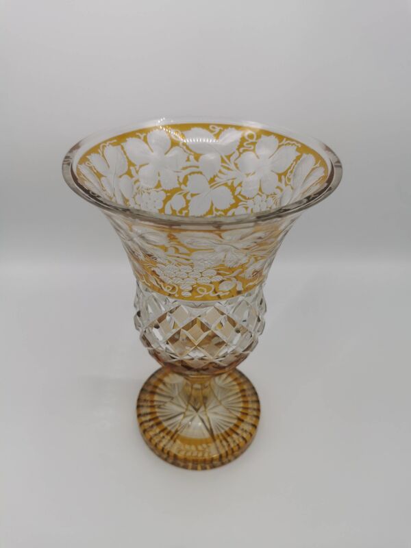 Vase en cristal de bohème jaune ambre