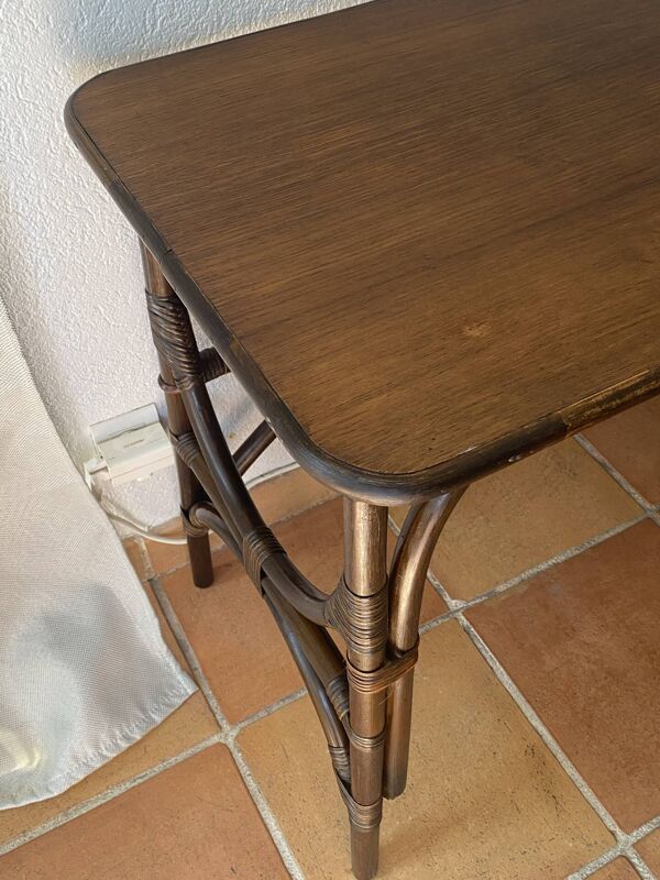 Bureau en rotin trois tiroirs