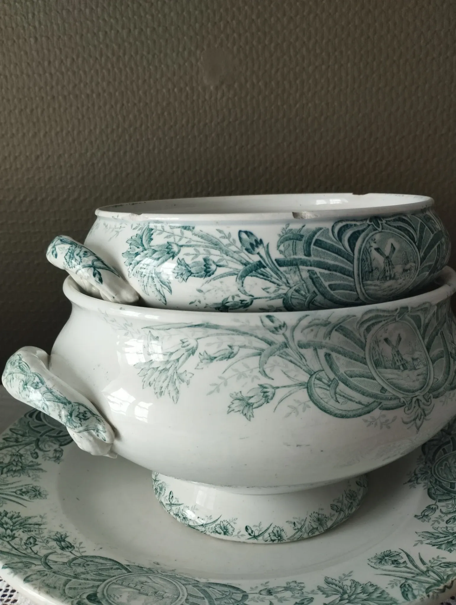 Small soup tureen base, ironstone, St-Amand, Lebacqz & Bouchart "Persian"
