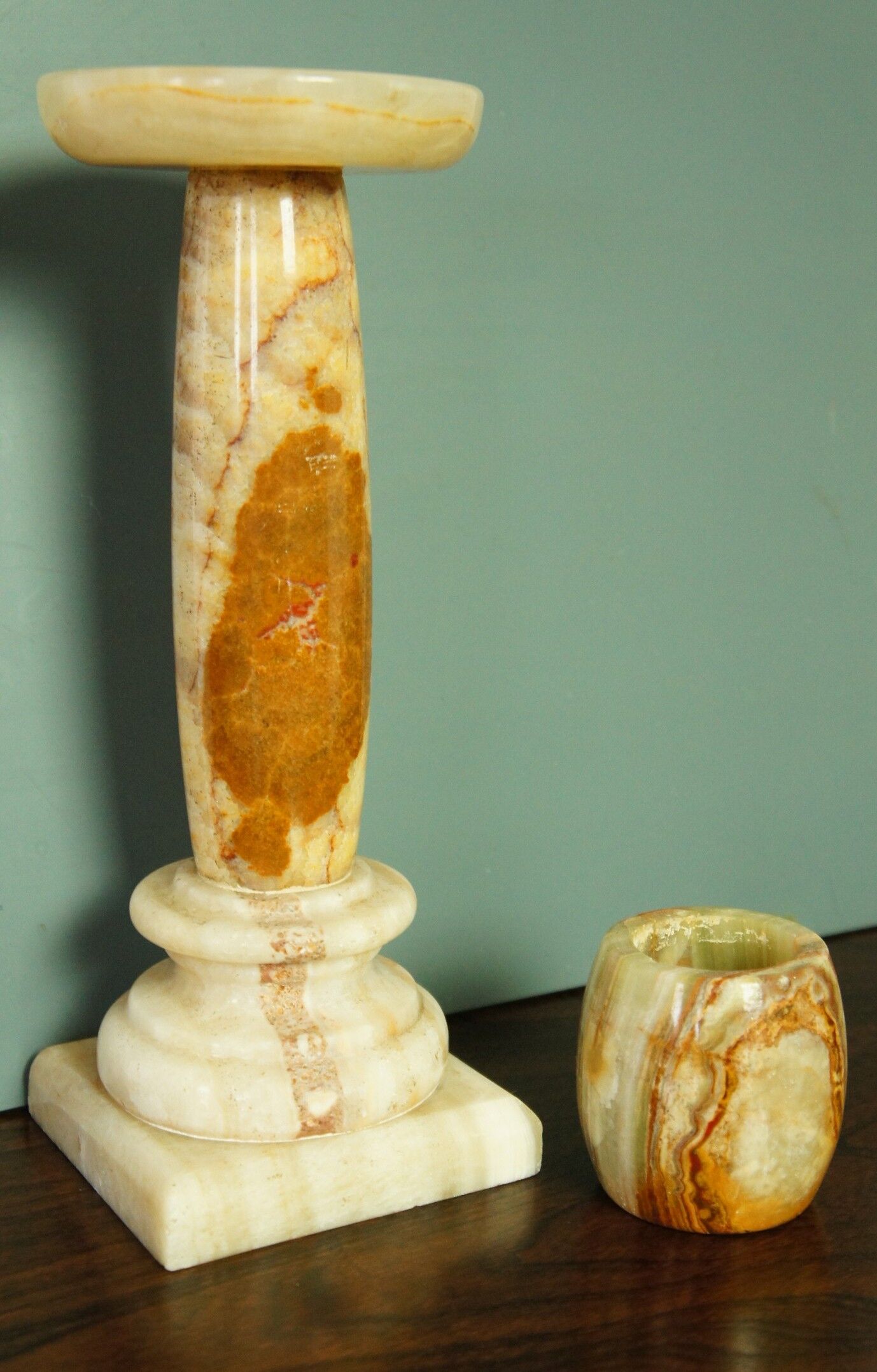 Set of 2 candlesticks in travertine