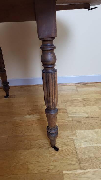 Drop-leaf table (with flaps)