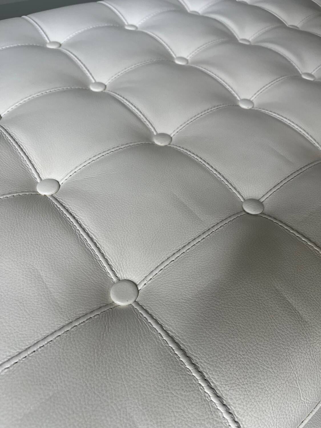 White leather flower sofa Phillipe Starck x Cassina (volage 243_02 model