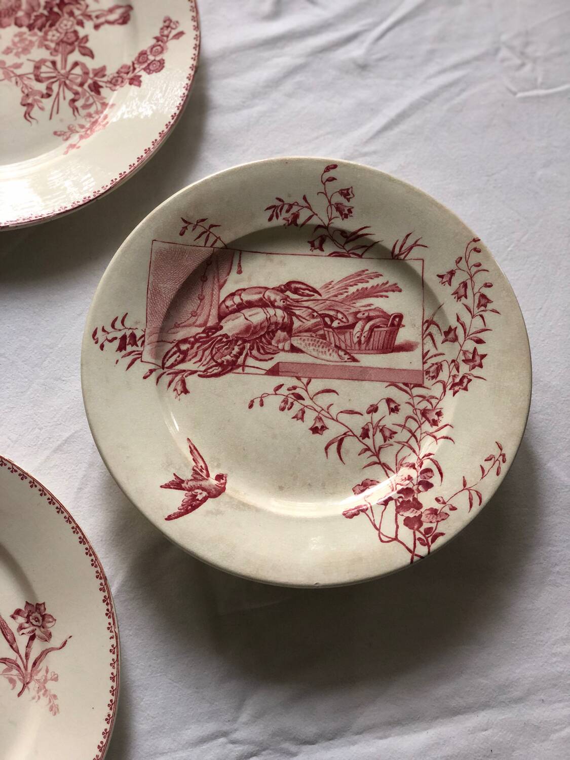 Assiette pied douche  terre de fer « retour de pêche »
