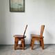 Paire de chaises brutalistes savoyardes en pin