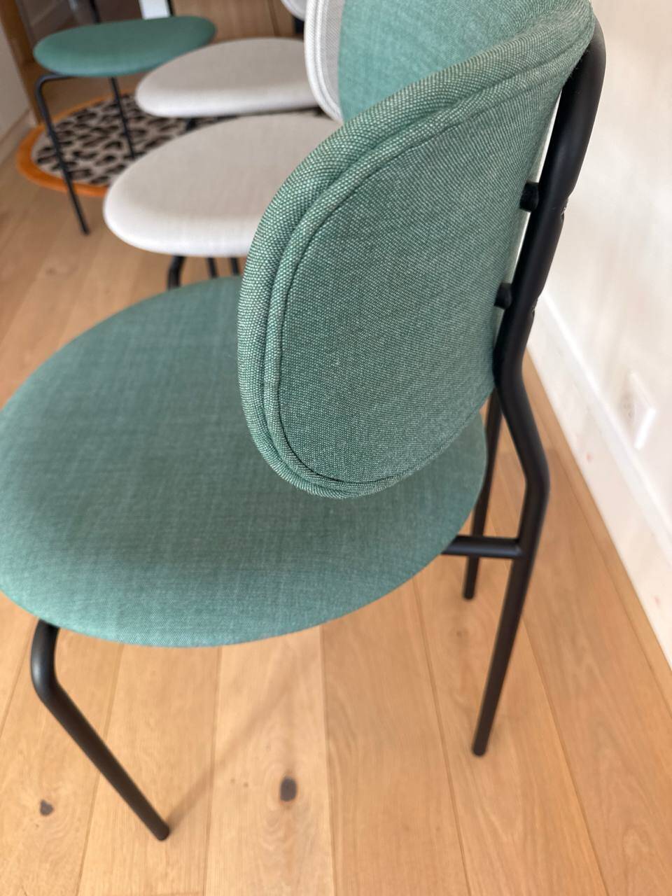 Chaises Gubi Coco Dining – entièrement rembourrées – lot de 4