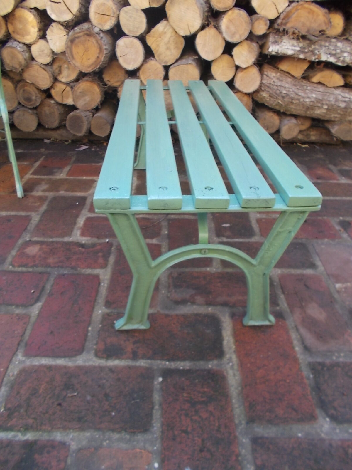 Set of 2 garden benches, for children in cast iron and wood
