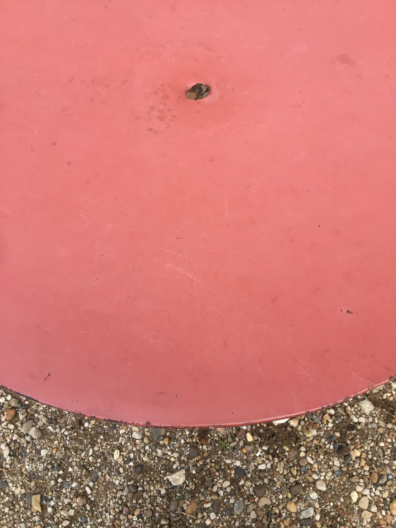 Round iron table