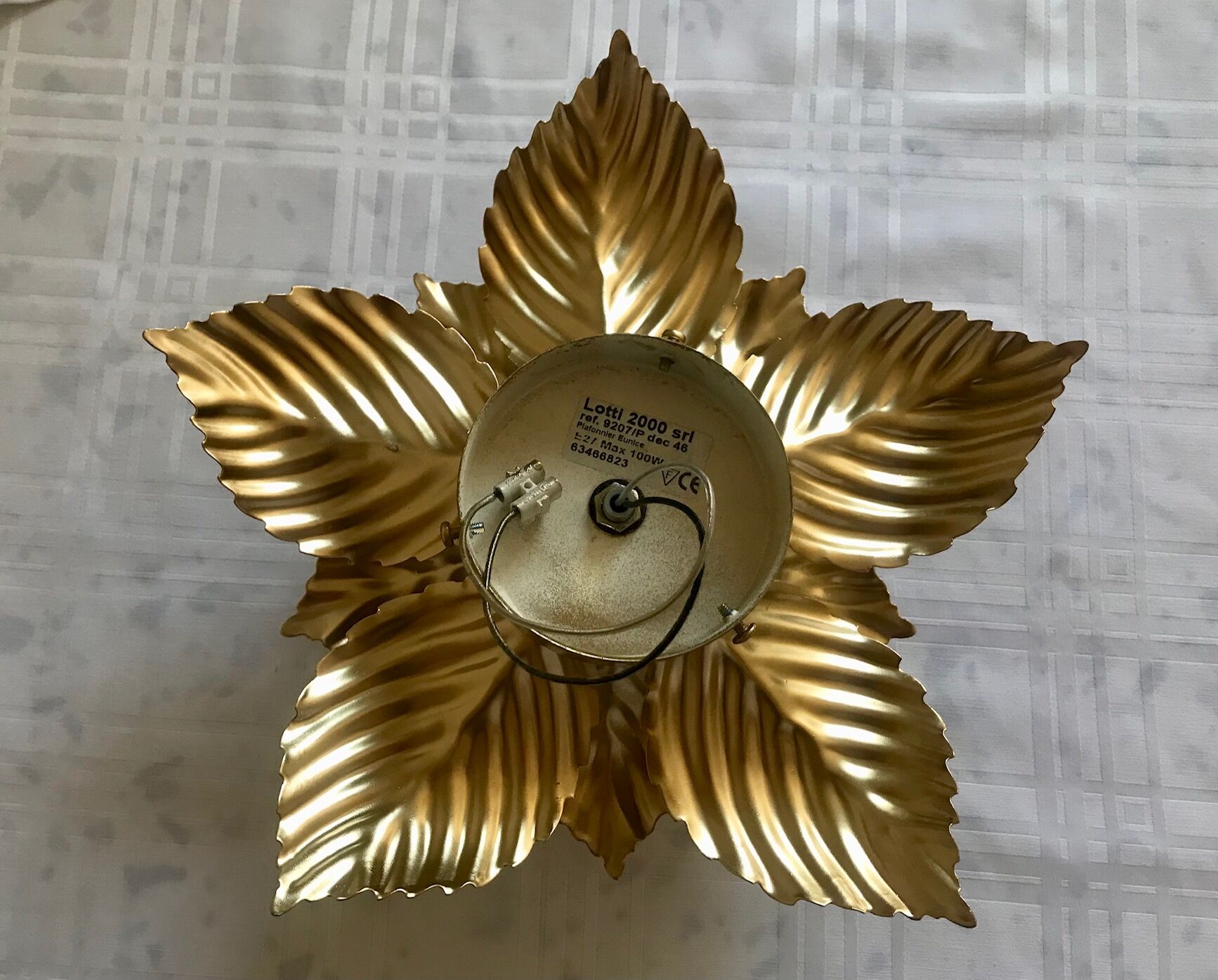 Golden flower wall lamp