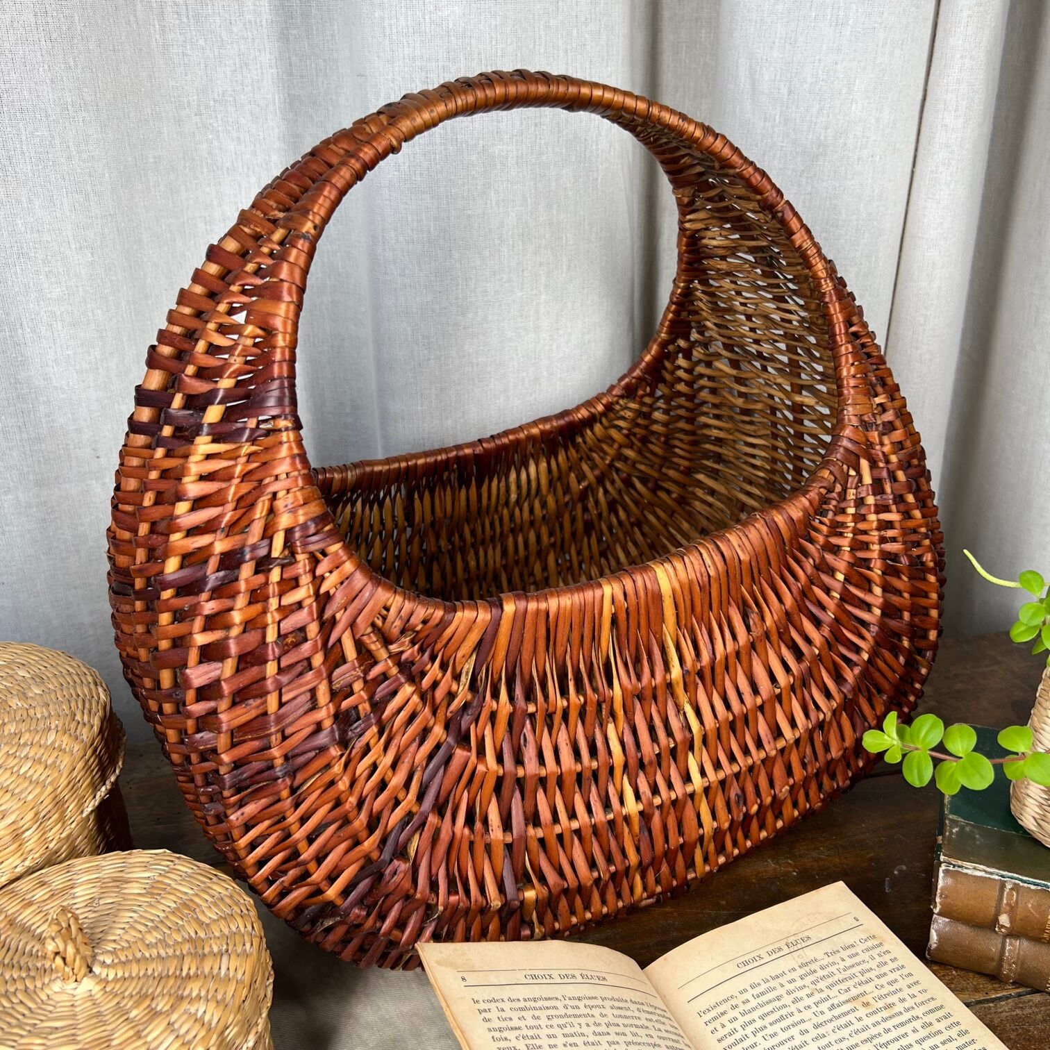 Old wicker basket "gondola" with handle
