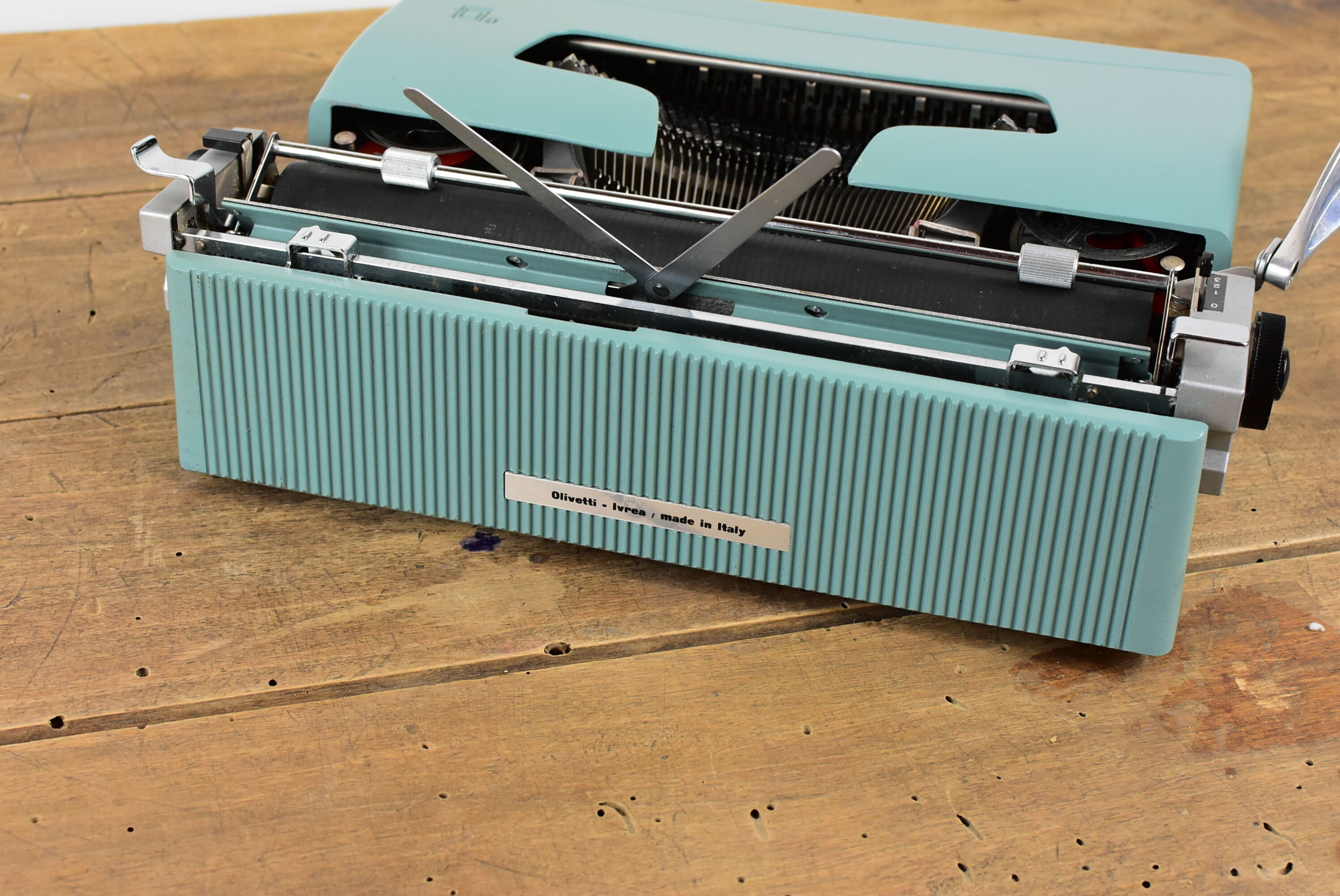 Lettera 32 typewriter.