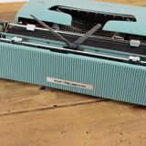 Lettera 32 typewriter.