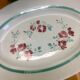 plat en faïence fleuri