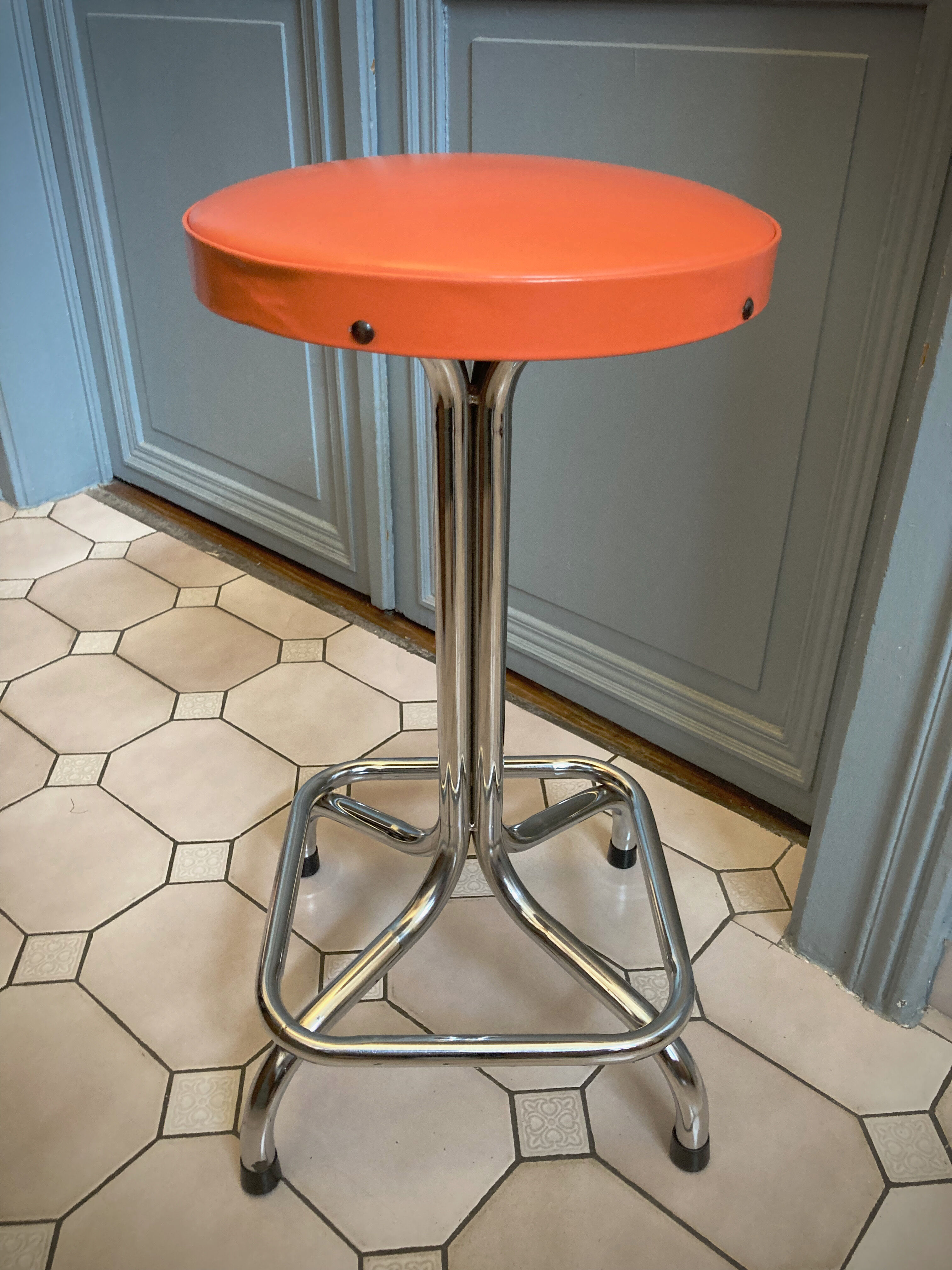 Duo of chair and stool 1970 orange and chromes