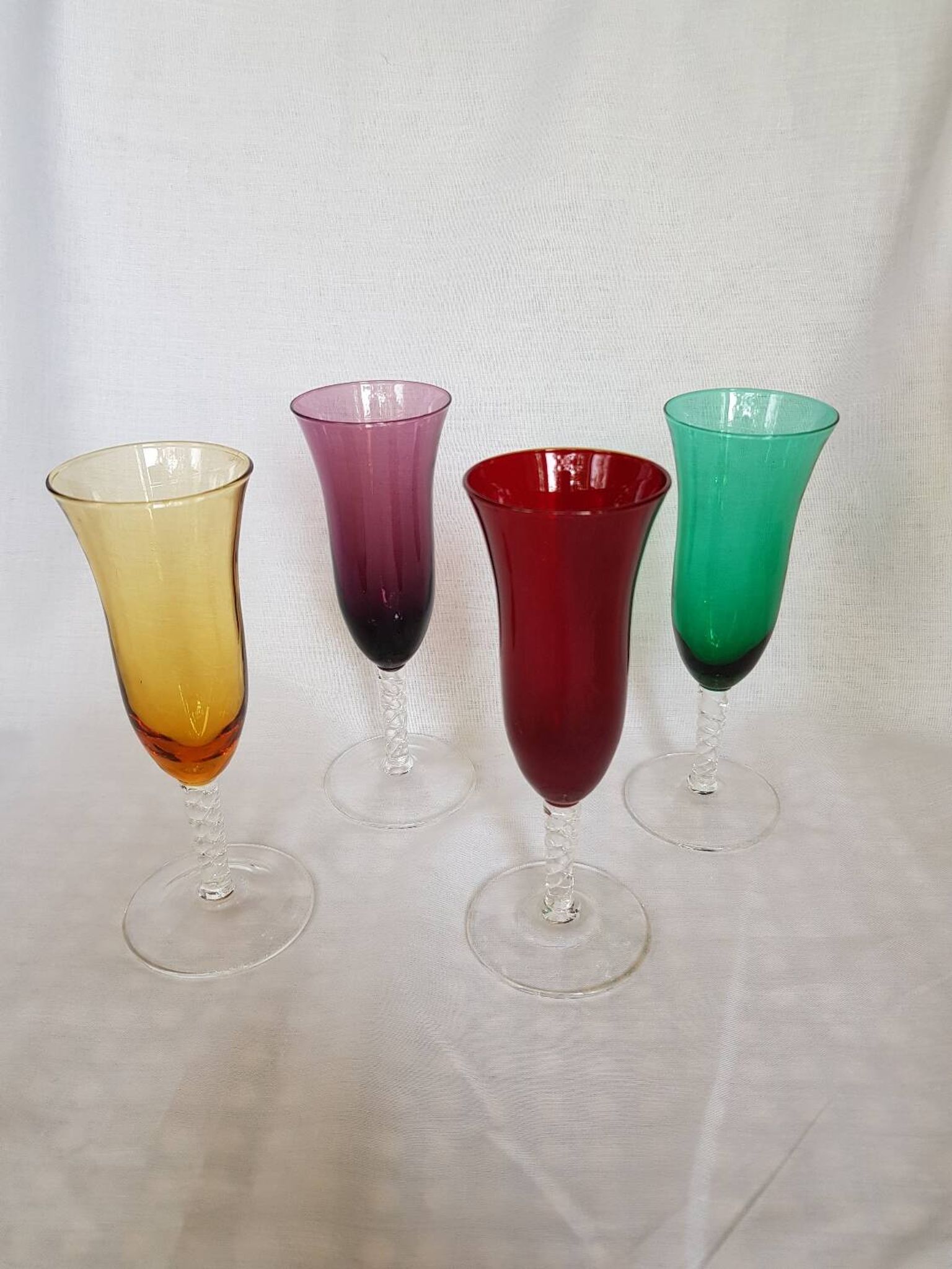 4 multicoloured champagne flutes