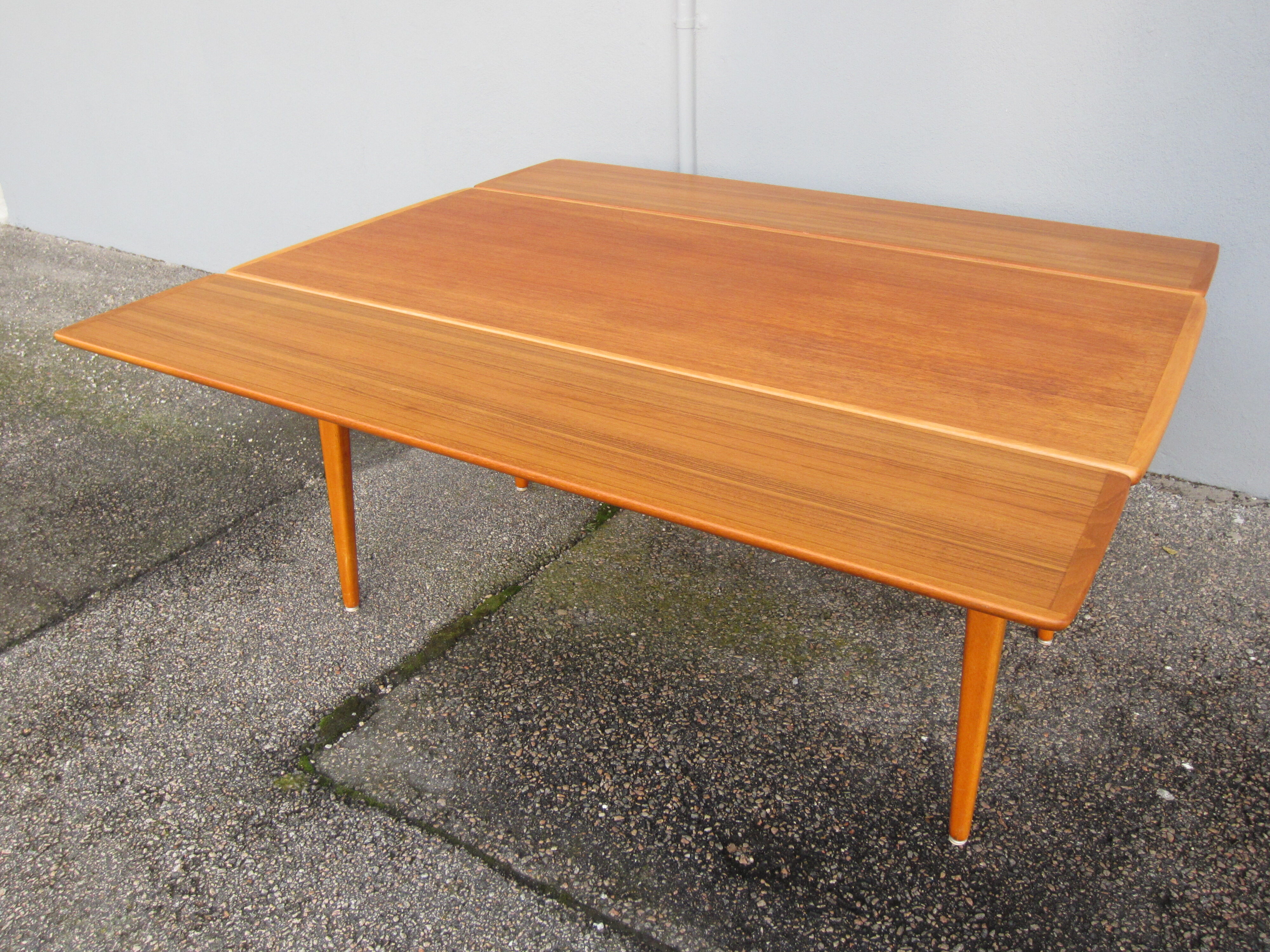 Scandinavian teak coffee table that can be upgraded to a dining table