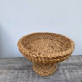 Fruit bowl on stand in woven rattan