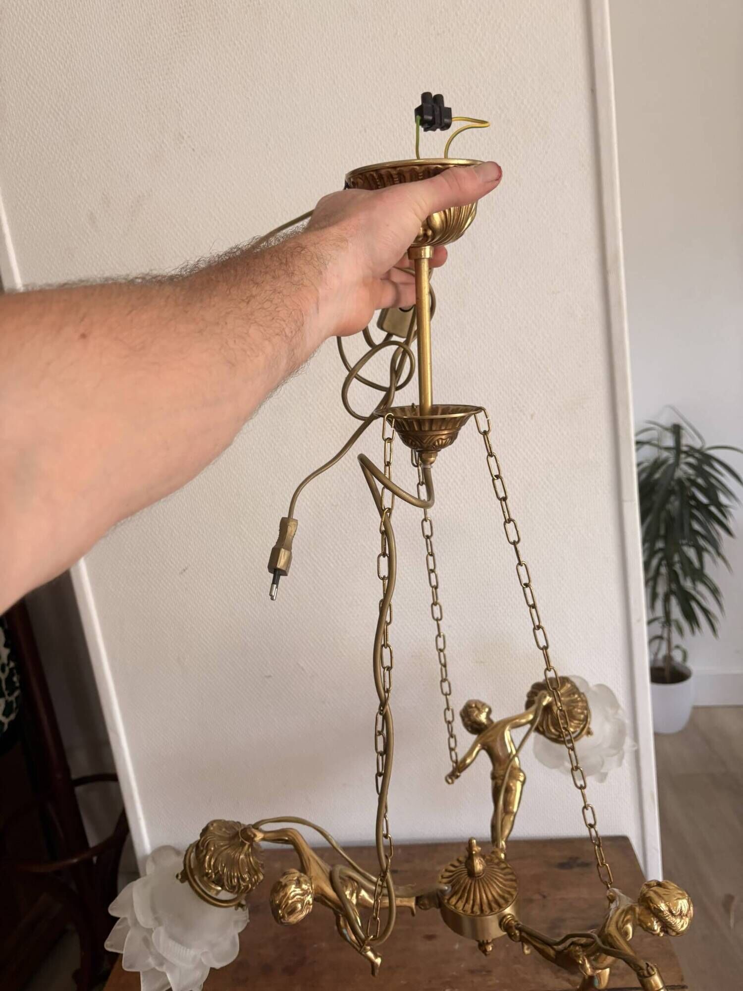 Golden bronze lustre with musical cherubs in vintage Louis XV style - lighting