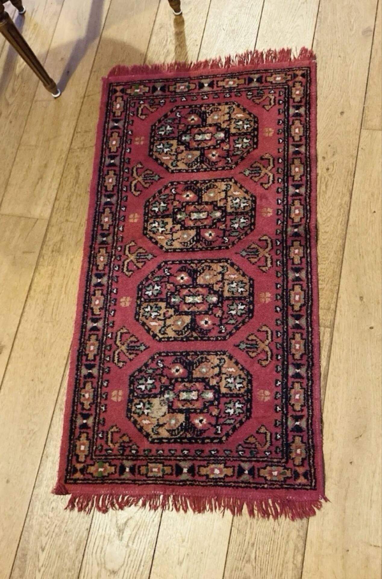 Handmade Persian carpet in pure virgin wool from the mid-20th century.