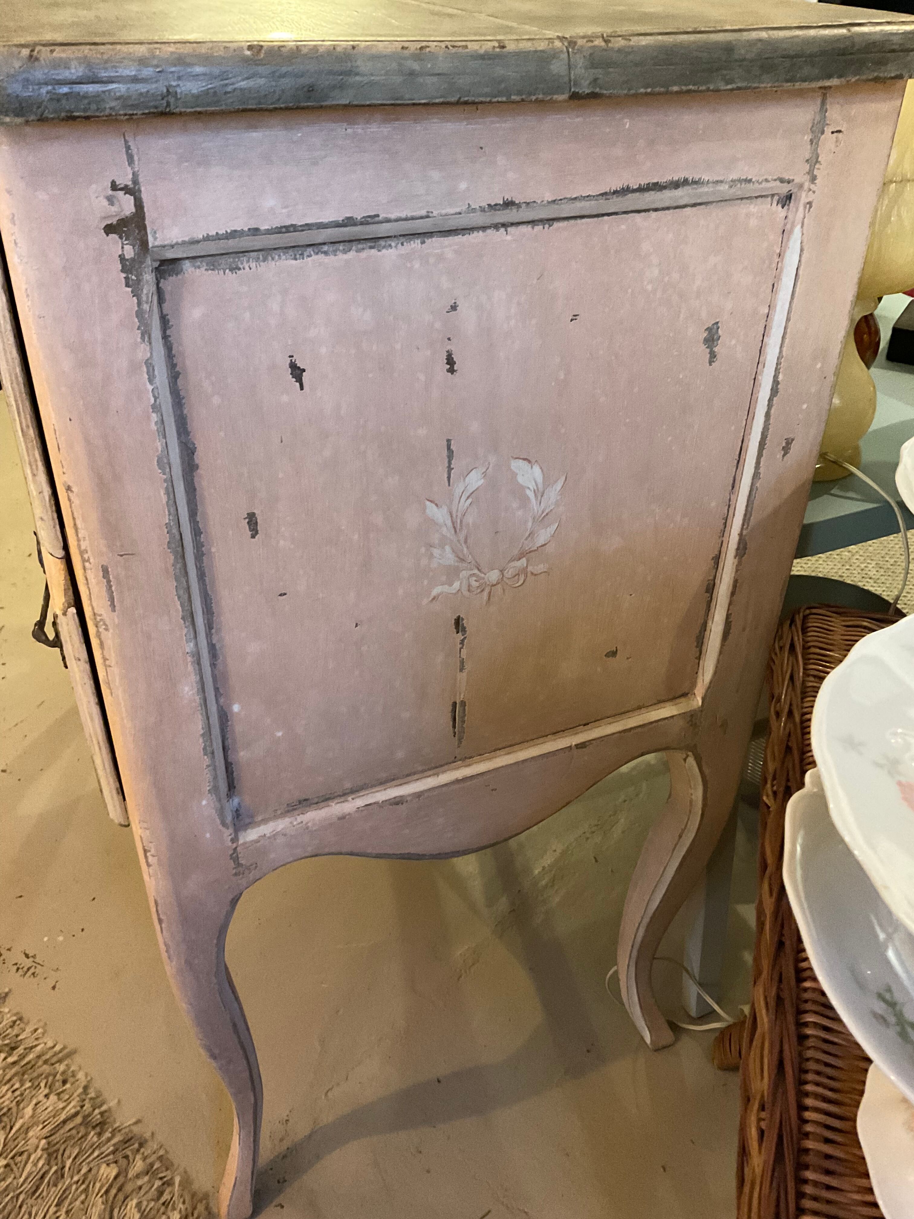 Chest of drawers with 2 drawers