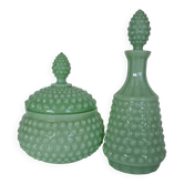 Ensemble de coiffeuse en verre vert menthe à clous des années 50 – Bouteille à décanter et plat couvert