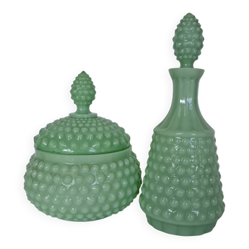 Ensemble de coiffeuse en verre vert menthe à clous des années 50 – Bouteille à décanter et plat couvert
