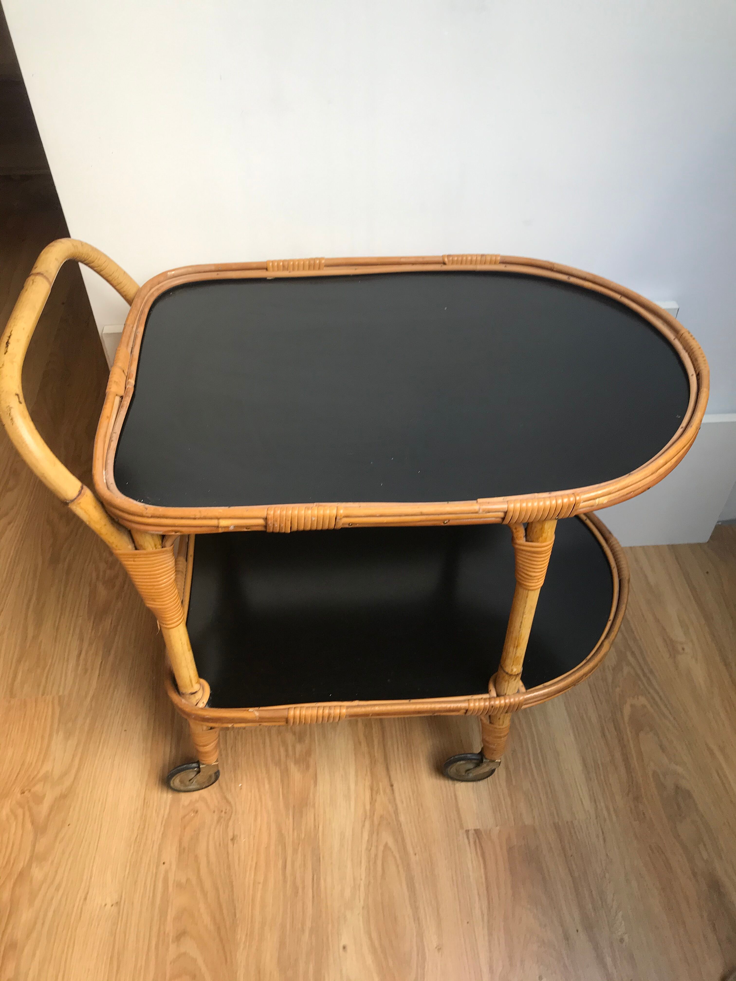 Desserte rolling table