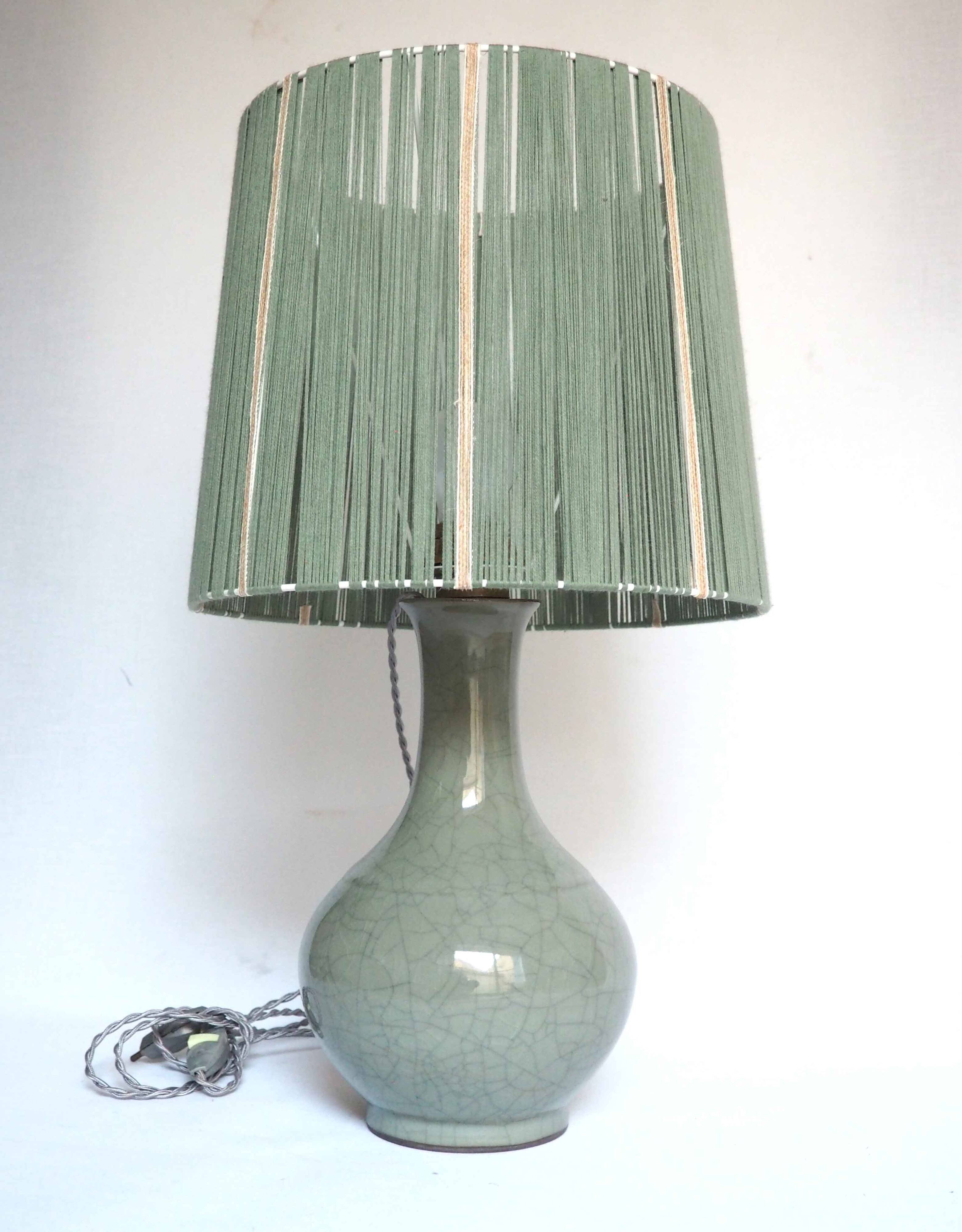Large ceramic lamp with wire shade