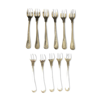 Set of 11 silver metal oyster forks