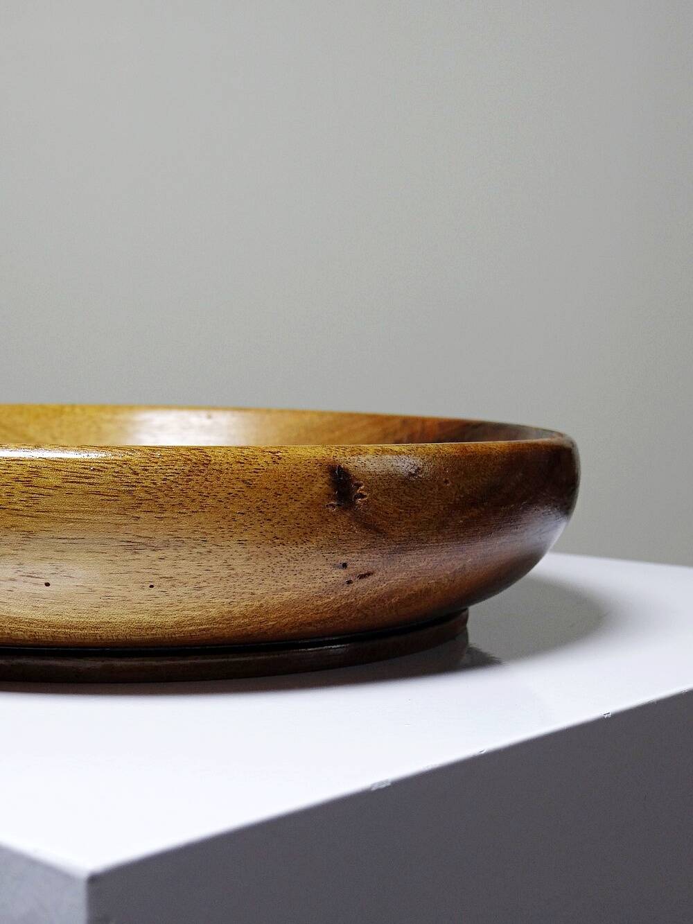 Teak or acacia wood bowl, vintage craftsmanship from the 70s-2000s