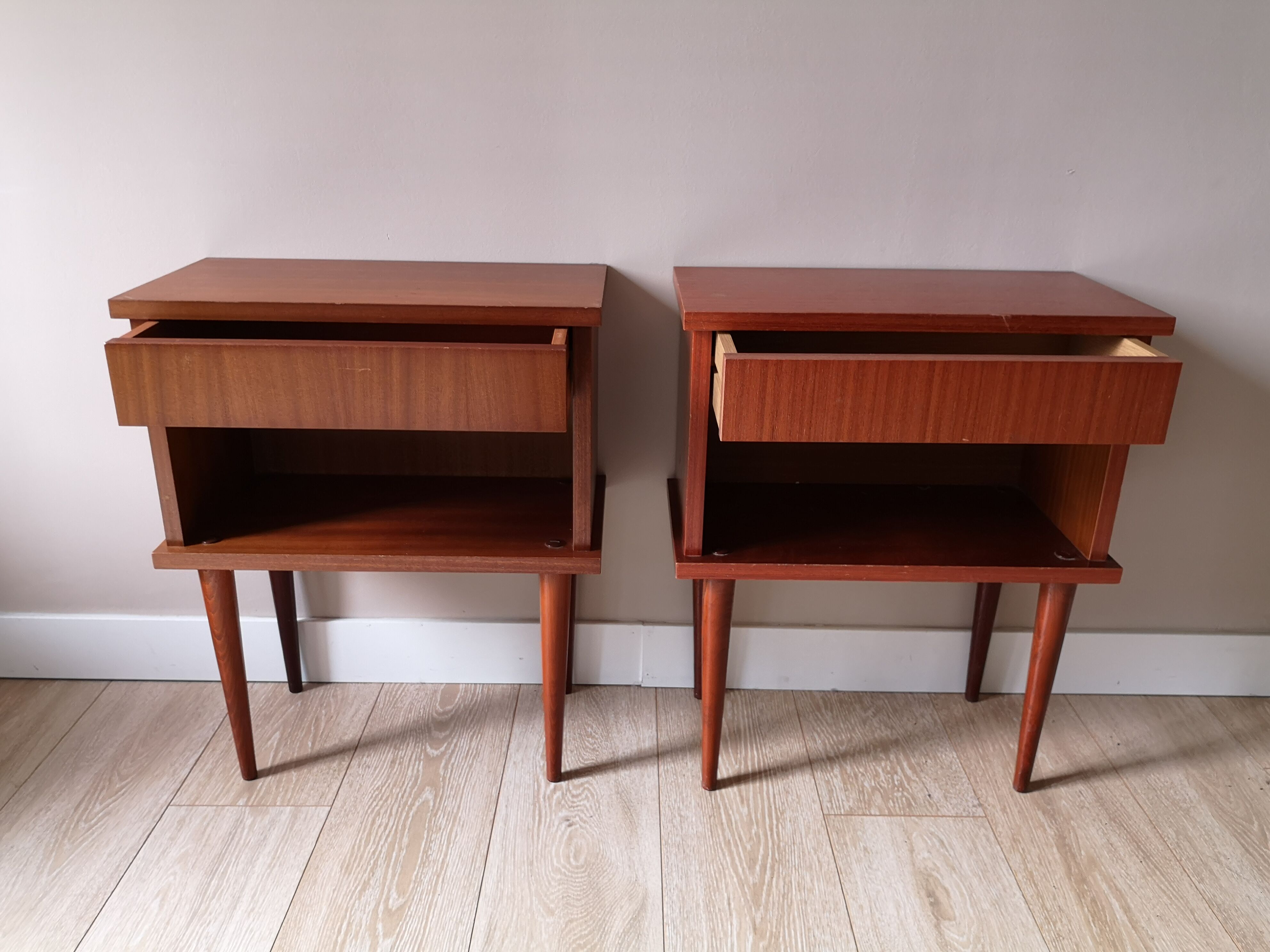 Paire de chevets en teck de style scandinave
